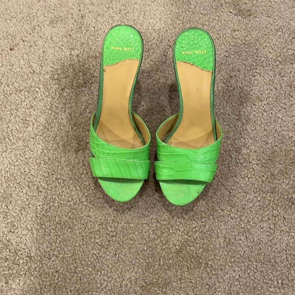 Nine West Green Mules Eye-Catching Modern Design